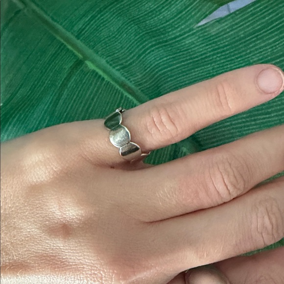 Pinky ring - Picture 2 of 3